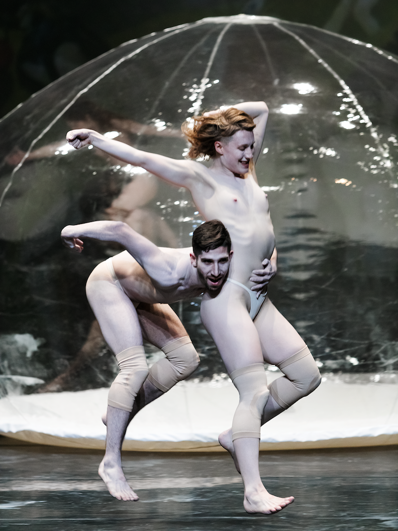 Photo : Nicolas Ruel Interprètes/Dancers : Leon Kupferschmid, Lucy M. May 